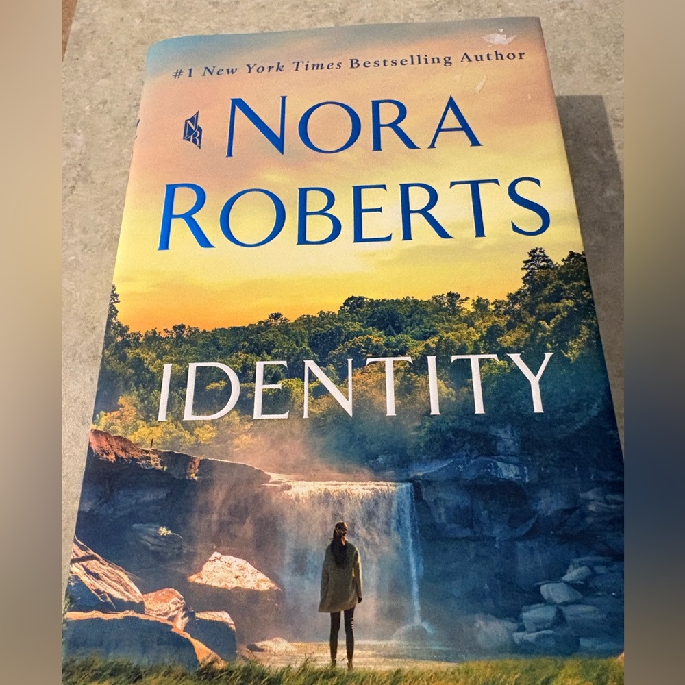 Nora Roberts 'IDENTITY ' Book